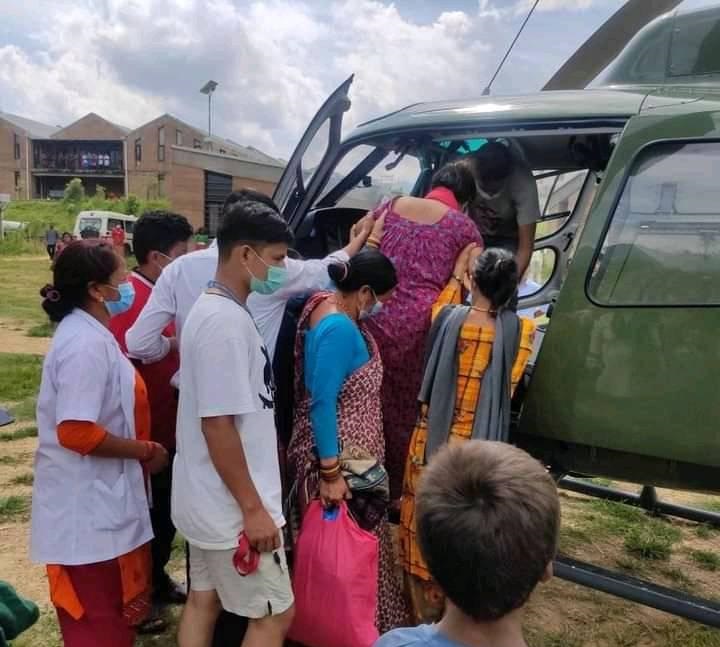 दुर्गमको सहारा हवाइ उद्धार : अछामका ११ गर्भवतीको निःशुल्क हवाइ उद्धार