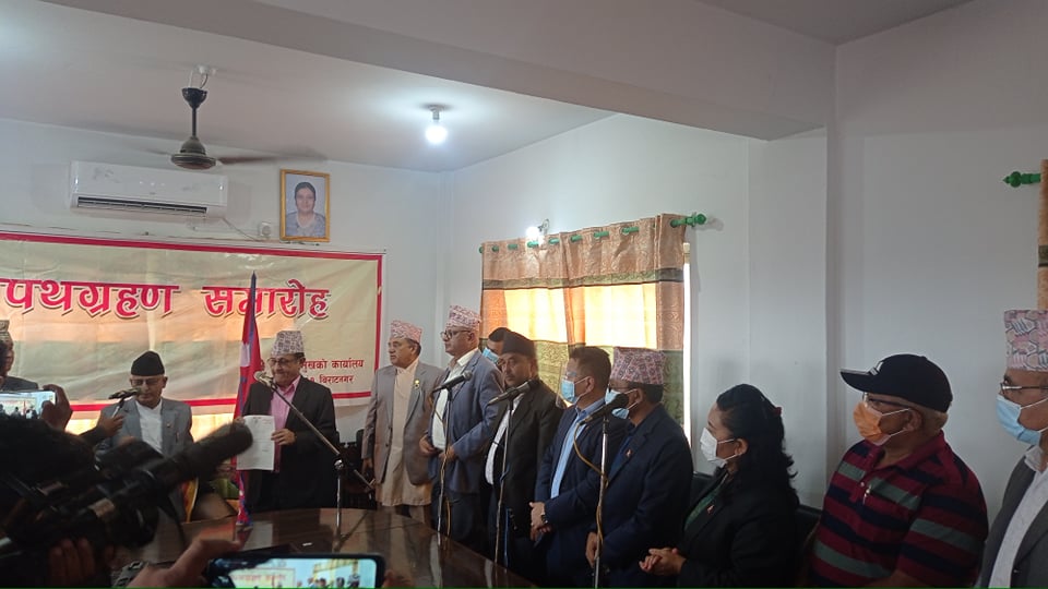 प्रदेश १ को मुख्यमन्त्रीमा भीम आचार्यले लिए पद तथा गोपनीयताको सपथ