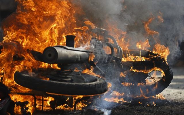 मोटरसाइकलमा आगजनी गरेको अभियोगमा  अमृत पक्राउ