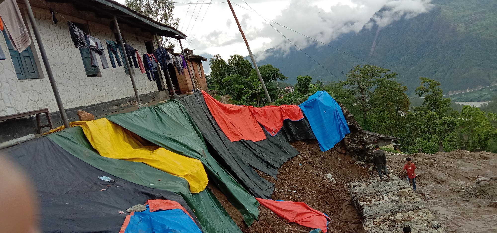 जनताको सुरक्षामा सक्रिय प्रहरी आफैँ विजोग अवस्थामा