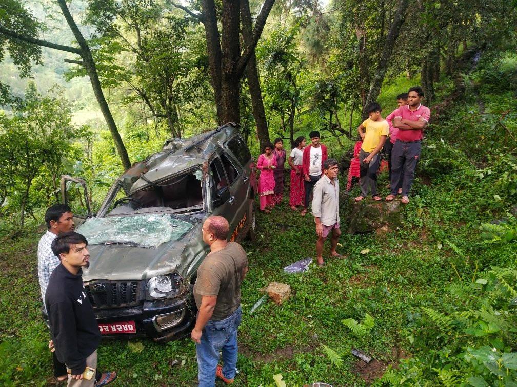 बैतडीको खोचलेकमा स्कारपिओ दुर्घटना , चालक घाइते