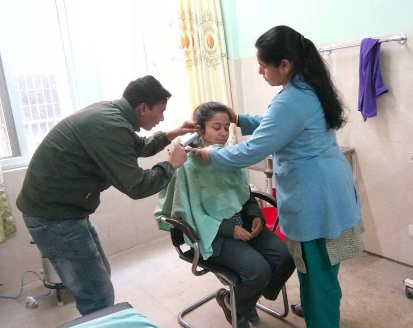 मुगुकाे आँखा उपचार केन्द्रमा औषधि अभाव, बिरामी मेडिकल धाउन बाध्य