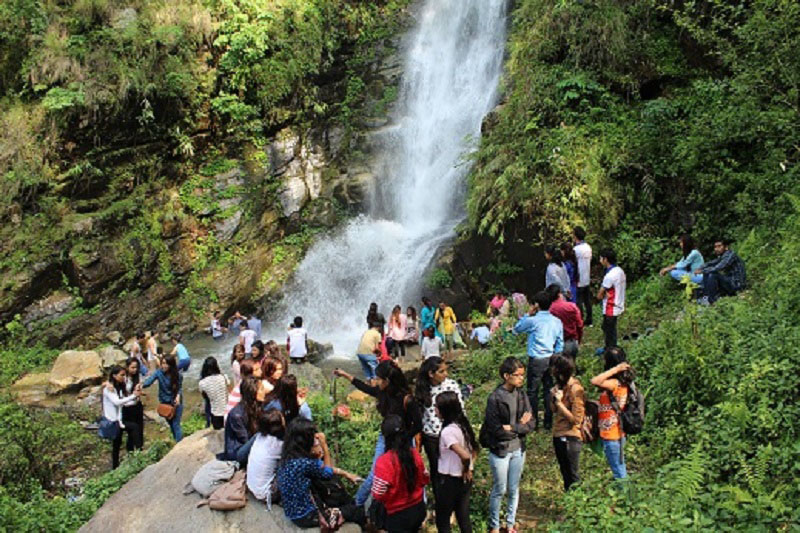 गाईखुरे झरनाले तान्यो आन्तरिक पर्यटक