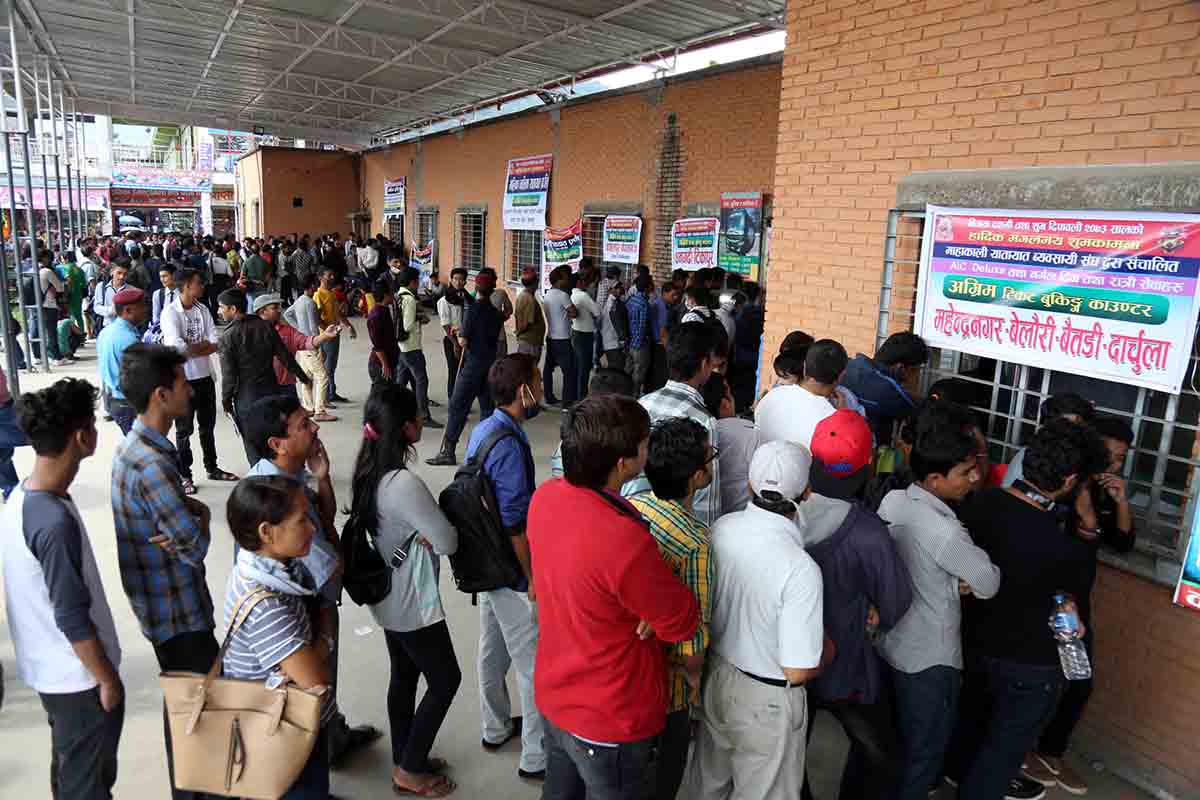 दसैंमा घर जाने हो ? यसरी हुँदै छ यातायातको व्यवस्थापन