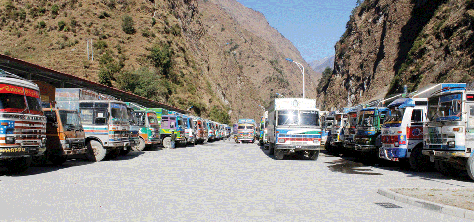 खासा क्षेत्रमा नै रोकिए दसैँका सामान