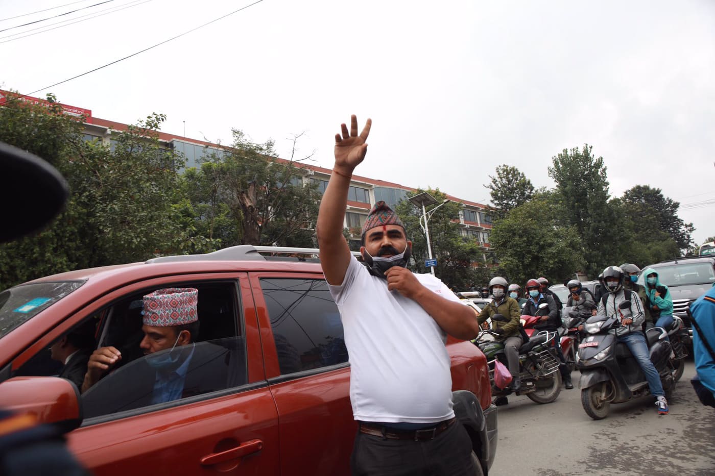 एमसीसी उपाध्यक्ष फातिमाको विरोधमा उत्रिएकालाई प्रहरीले नियन्त्रणमा लिँदै, हेर्नुहोस् फोटोफिचर