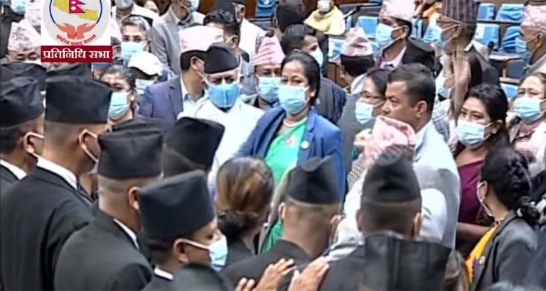 प्रतिनिधिसभा बैठक : एमाले सांसदको नाराबाजीबीच सभामुखले बैठक अघि बढाए