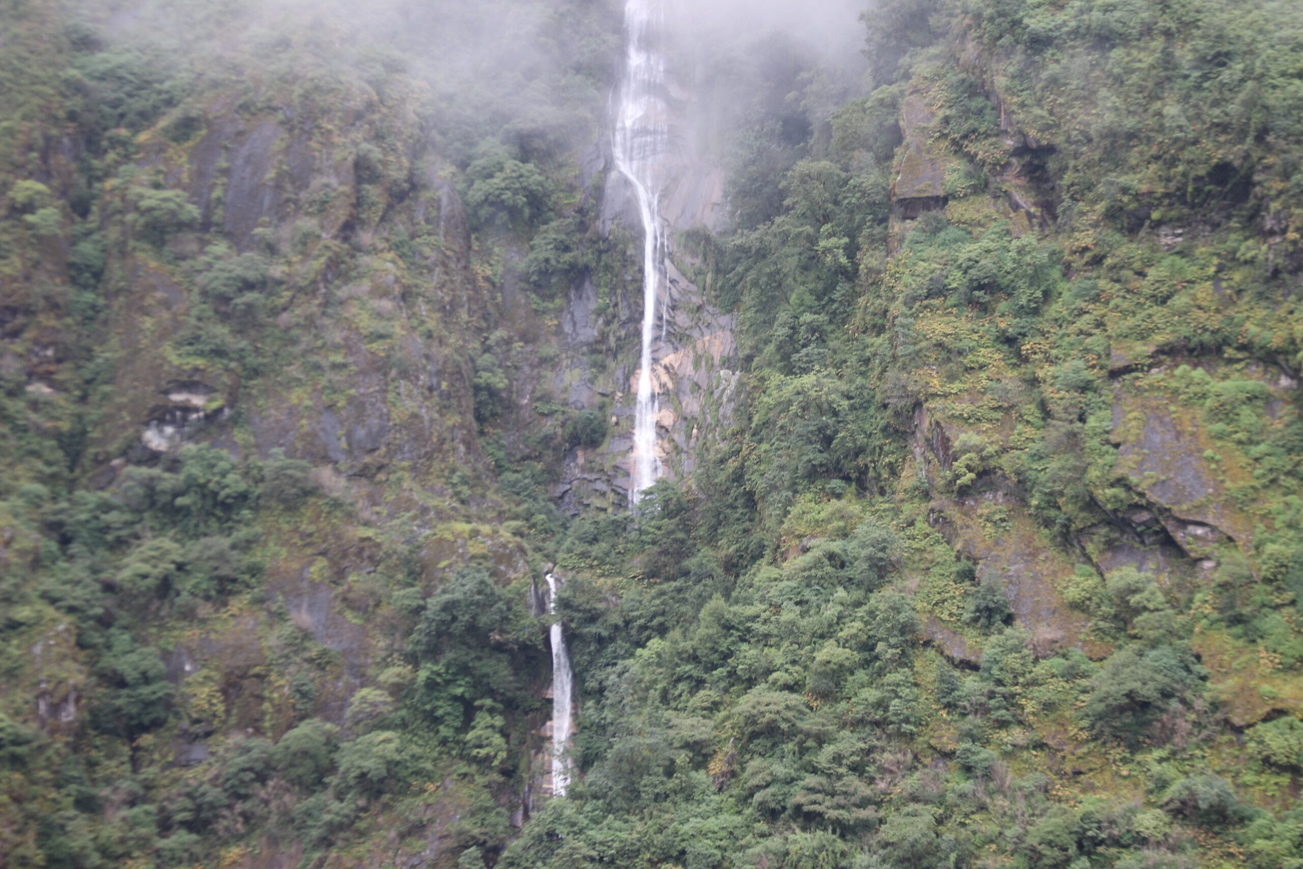सुक्दै गरेको झरनाहरु, हेर्नुहोस् फोटोफिचर