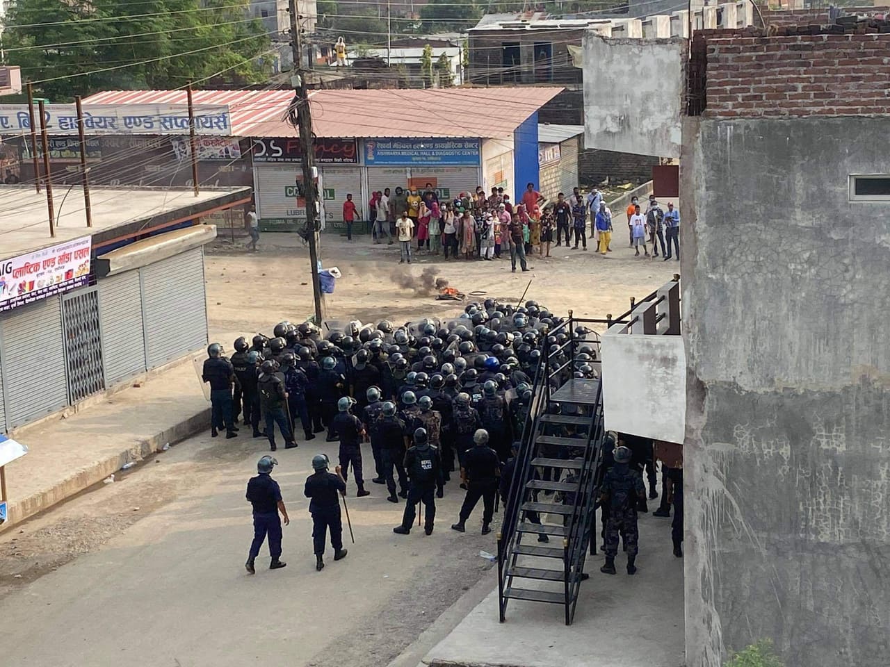 मोतीपुर गाेलीकाण्ड : गम्भीर घाइते चार प्रहरीलाई काठमाडौं लगियो