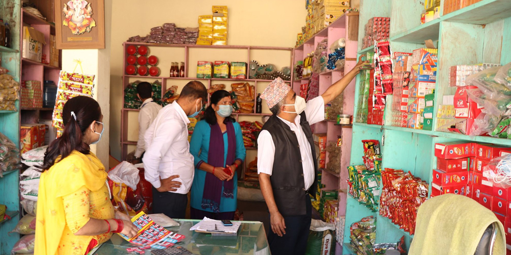 दशैँको मुखमा नेपाली बजार : भीड थामीनसक्नु, महँगी खपिनसक्नु