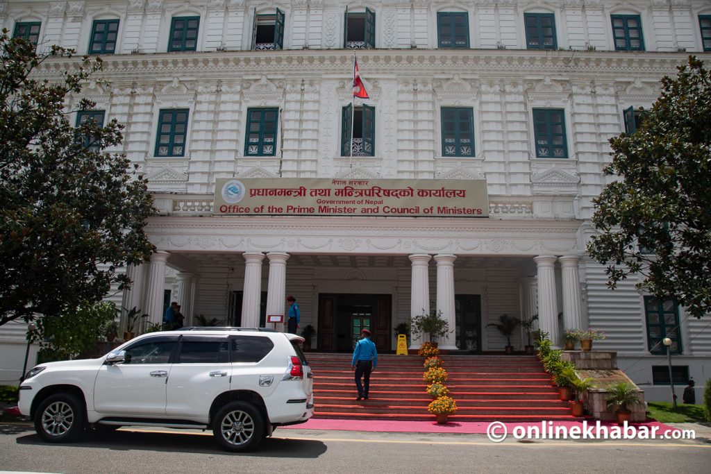 सरकारले ३२ जना सहसचिवहरुको सरुवा गरेको छ