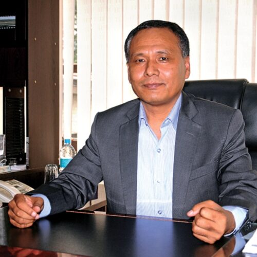 महसुल नबुझाउने उद्योगी लाईन जोड्ने  प्रधानमन्त्रीको निर्देशन मानेनन् कुलमान घिसिङले ,  हटाउने तयारी