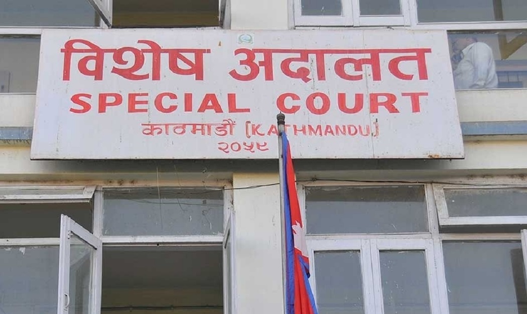 मुख्यमन्त्रीकी श्रीमती भ्रष्टाचारी ठहर