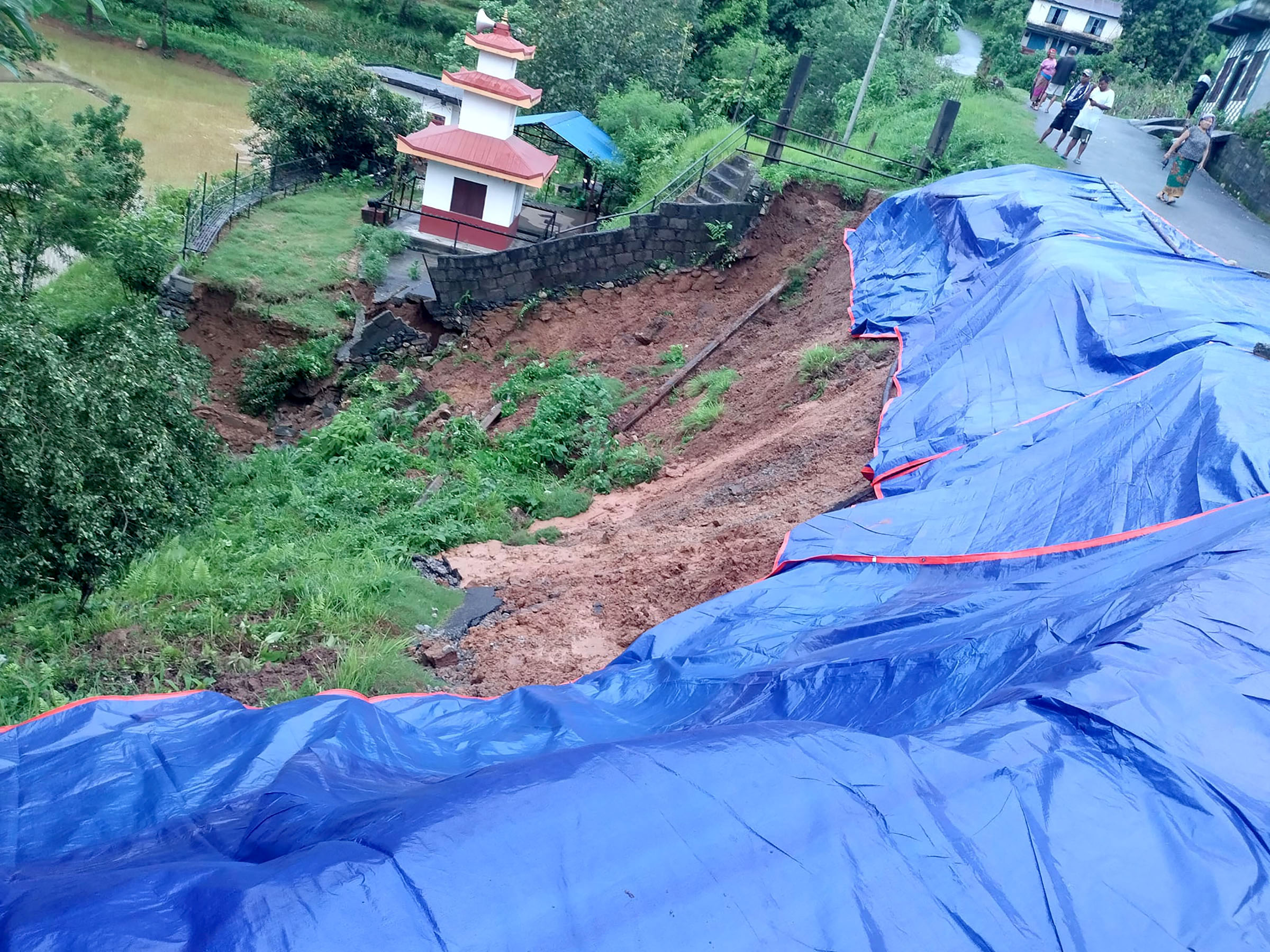 पहिरोमा पुरिएकी हीरा नेपालीको शव भेटियो, दुई जना अझै बेपत्ता