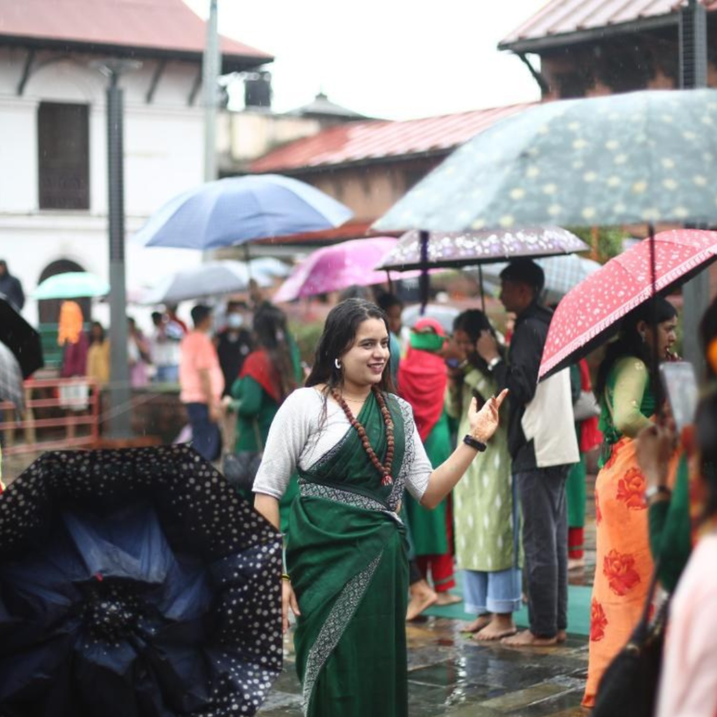 पशुपतिमा दर्शनार्थीको घुइँचो (तस्बिरहरू) 13 aajakakura at pasupatinath