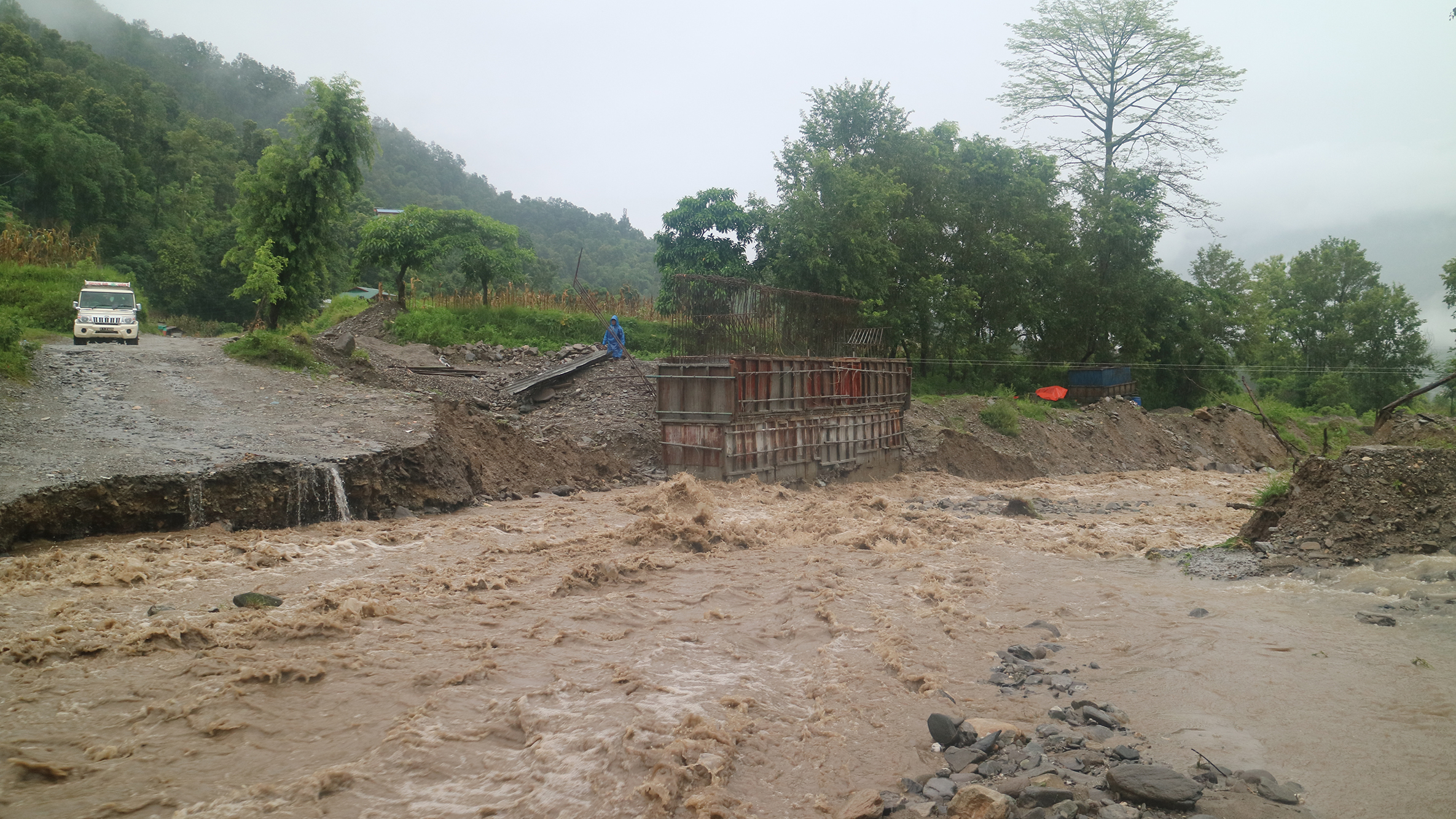 अविरल वर्षाका कारण देशभरमा ३६ वटा सडक खण्ड पूर्णरुपमा अवरुद्ध