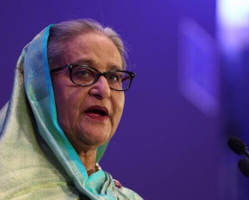 राजीनामा दिएर देश छाडेर भागिन् बंगलादेशकी प्रधानमन्त्री हसिना