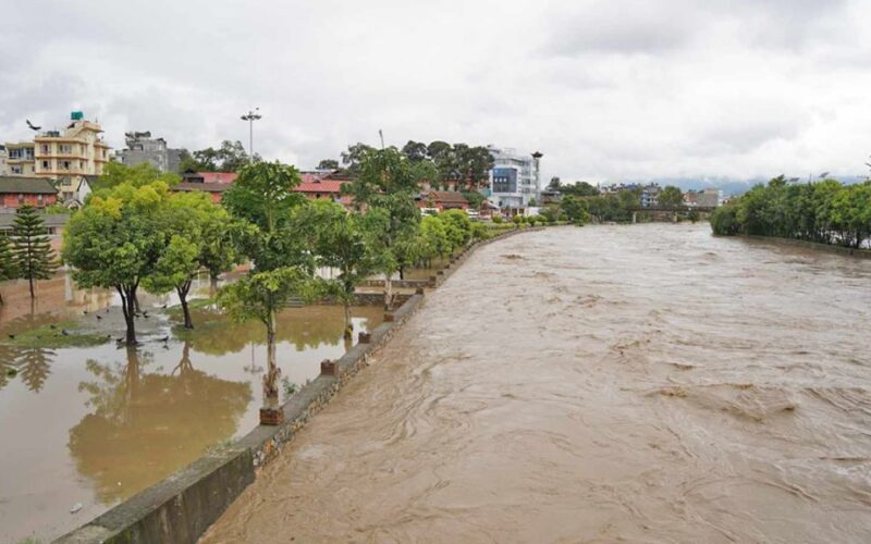 बागमती नदीले सतर्कता तह पार गर्‍यो