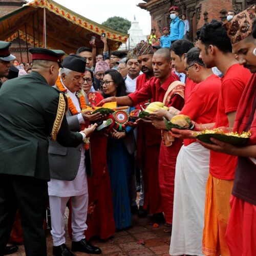 राष्ट्रपति पौडेलद्वारा कृष्णमन्दिरमा पूजाआराधना
