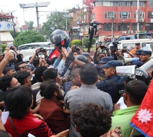 माइतीघरमा प्रदर्शनकारी र प्रहरीबिच झडप