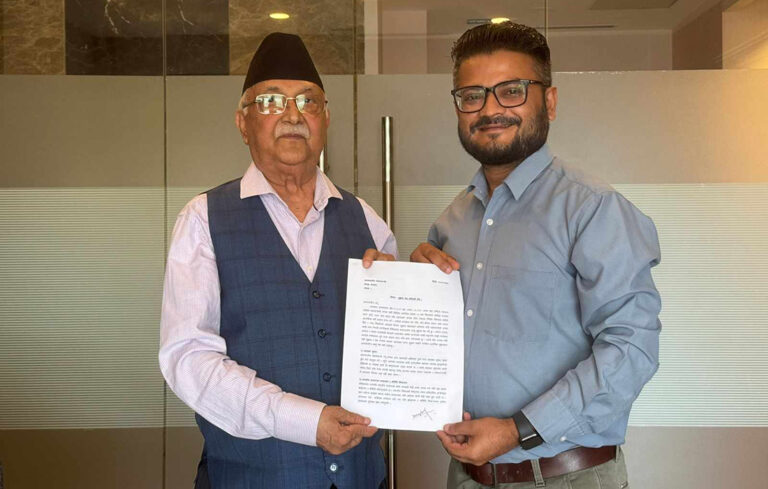 मुकुल ढकालकाे प्रधानमन्त्रीलाई सुझाव– इन्तु, किन्तु, परन्तु केही नलगाई प्रदेश खारेज गर्नुपर्छ