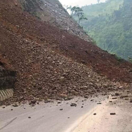 सुक्खा पहिरो जाँदा अरनिको राजमार्ग अवरुद्ध
