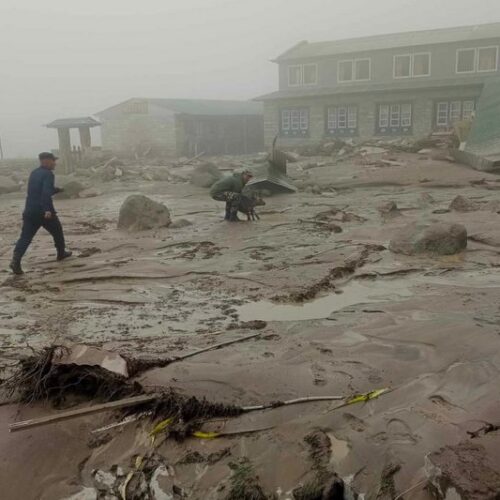 रक्षामन्त्री नेतृत्वको टोली बाढी प्रभावित खुम्बु क्षेत्रमा