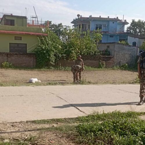 देउवा निवास अगाडि फेला परेको शङ्कास्पद वस्तुभित्र माटो