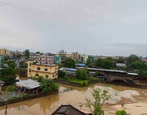 कैलालीमा भारी वर्षा भएपछि चुरे क्षेत्र आसपासका वस्ती डुबानमा
