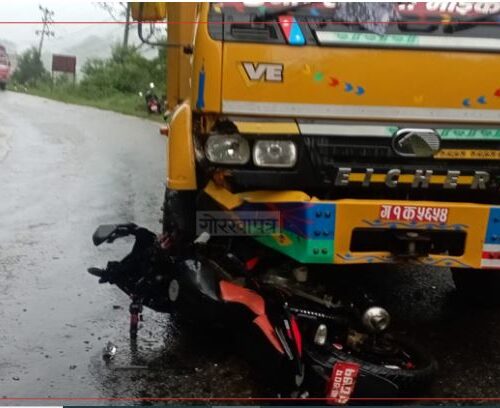 टिपर र मोटरसाइकल एक आपसमा ठोकिदा एक जना नेपाली सेनाको मृत्यु