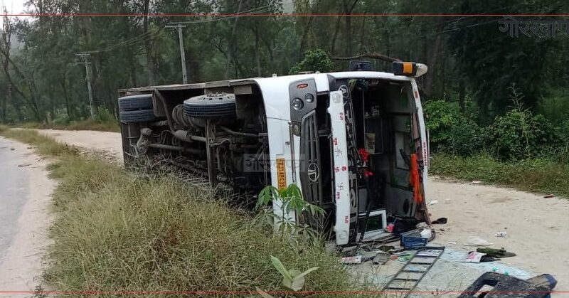 भारतीय नम्बरको बस दुर्घटना हुँदा २३ जना घाइते