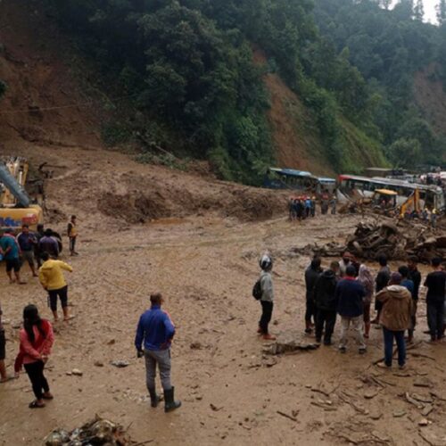 गोरखाबाट काठमाडौँ आउँदै गरेको ना४ख २२७० नम्बरको बस झ्याप्लेखोलामा पुरिएको अवस्थामा  फेला
