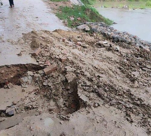 दाउन्नेमा सडक भाँसियो, सडक पूर्णरुपमा अवरुद्ध