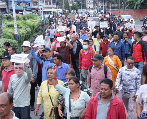खोला किनारबाट २० मिटर छाड्नुपर्ने फैसलाविरुद्ध प्रदर्शन