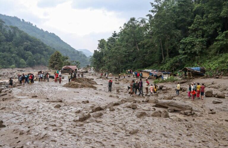 खोलाले बगाएर झापामा तीन जना बेपत्ता