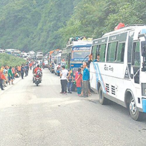 पहिरोका कारण अवरुद्ध बनेको पृथ्वी राजमार्ग सञ्चालनमा