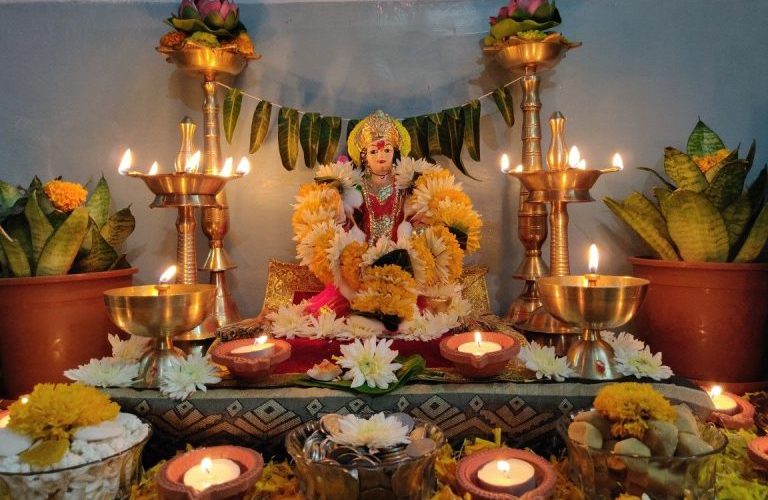 कुकुर तिहार र लक्ष्मीपूजा आज एकै दिन