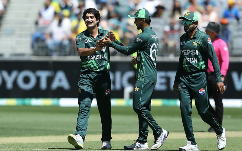 Austraila beaten by pakistan