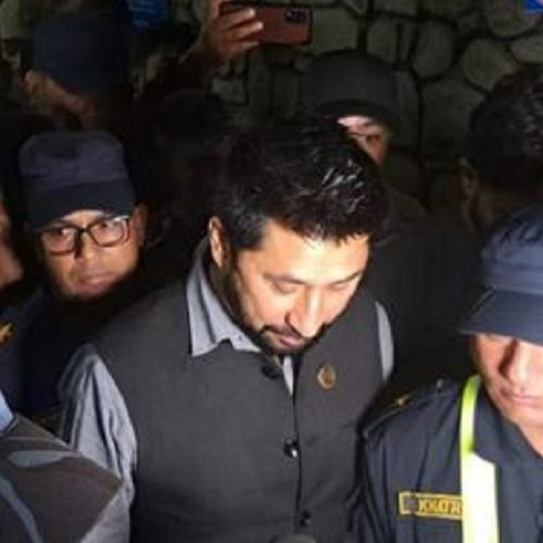 सहकारी ठगी आरोपमा हिरासतमा रहेका रवि लामिछानेलाई अनुसन्धानका लागि फेरी पोखरा फर्काएर लगियो।