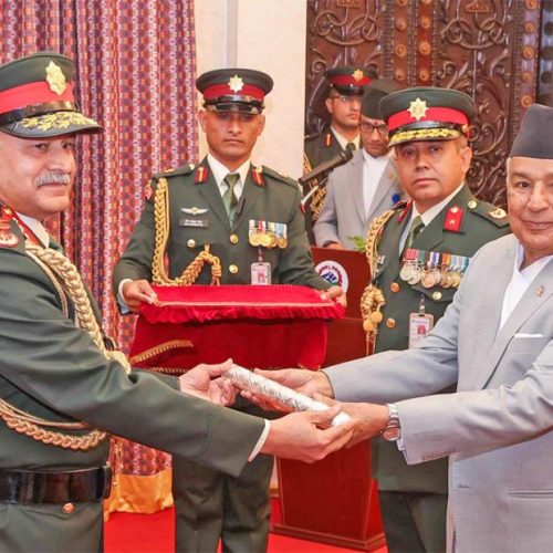 भारतसँग जोडिएको दुर्लभ सैन्य सम्बन्ध: नेपाली सेनाले भारतीय सेनाध्यक्षलाई मानार्थ महारथीको सम्मान प्रदान