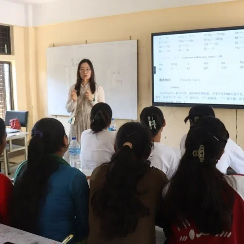 विदुरमा चिनियाँ भाषा र आइटी कक्षाको सुरुवात