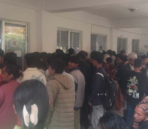रुकुमपश्चिममा चाडपर्वको अवसरमा सेवाग्राहीको भीड, जिल्ला प्रशासन कार्यालयको जनशक्ति थप