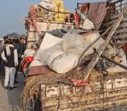 कुम्भबाट फर्किएको भक्तजनको गाडीलाई ट्रकले ठक्कर दिँदा ६ जनाको मृत्यु, १३ घाइते