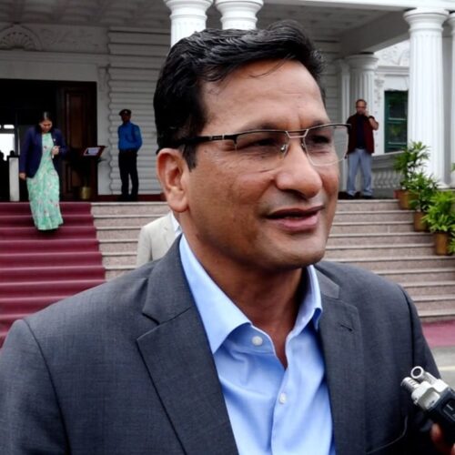 भूकम्प प्रभावित बस्ती र जिल्लाहरुको पीडामा प्रधानमन्त्रीले खिसीटिउरी गर्नुभयोः माओवादी नेता बस्नेत