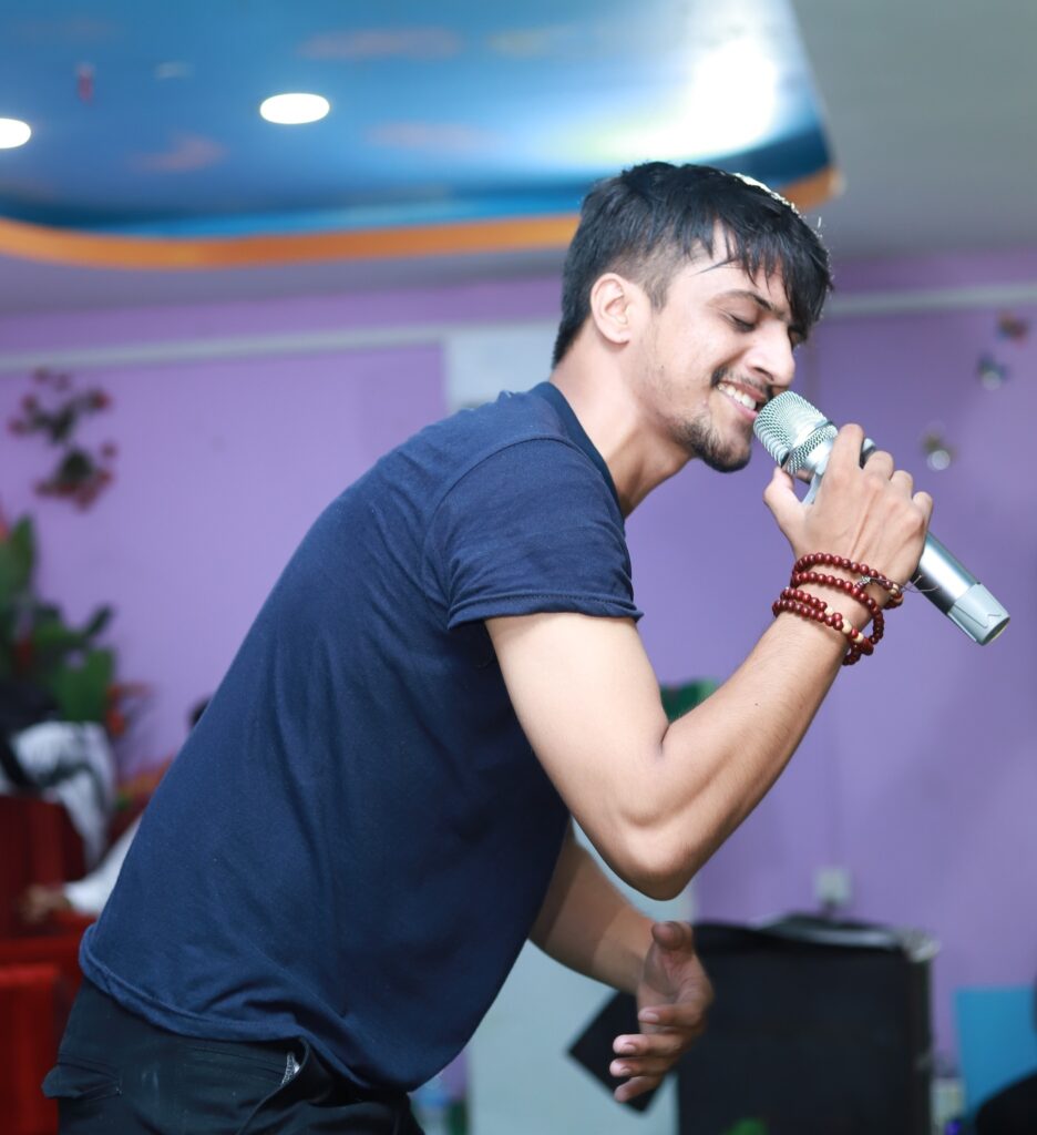 शिव कँडेलको ‘मनको इसारा’ सार्वजनिक, ‘तिमीलाई सम्झेर’ पछि नयाँ गीतमा नयाँ भाव - फोटो फिचर 5 shiva 222