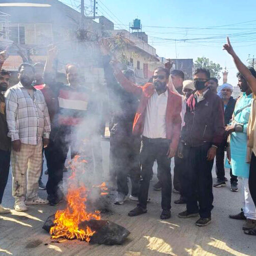 लालपुर्जाको माग गर्दै राजविराज बजार बन्द