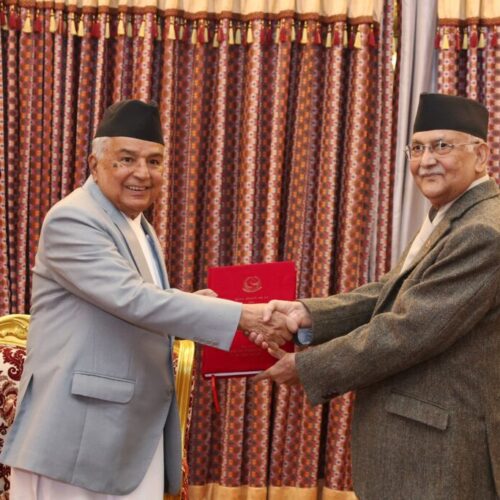 प्रधानमन्त्री ओलीद्वारा सरकारको वार्षिक प्रतिवेदन राष्ट्रपतिसमक्ष पेश