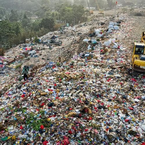 धनगढी उपमहानगरले कुहिने र नकुहिने फोहोर बिक्री गरेर १८ महिनामा ४५ लाख+ रुपैयाँ आम्दानी