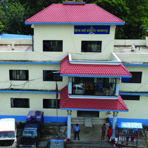 मकवानपुरमा लागु औषध कारोबारीबाट प्रहरीको पेस्तोल