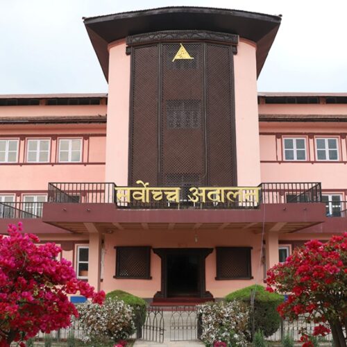 आन्दोलनरत शिक्षकहरुलाई तीन दिन भित्र काममा फर्कन सर्वोच्चको आदेश